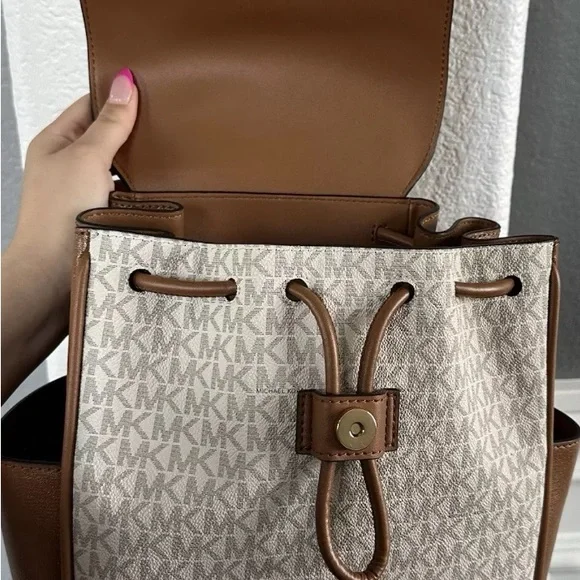 - michael kors backpack - Picture 7 of 8